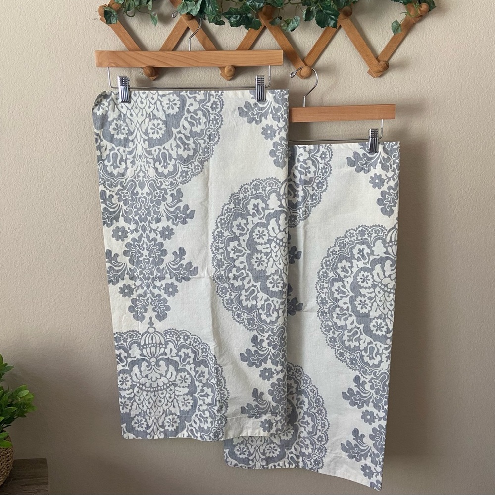 POTTERY BARN | Pair of Euro Sham Covers Cream and Grey Pattern 26 X 26 inches